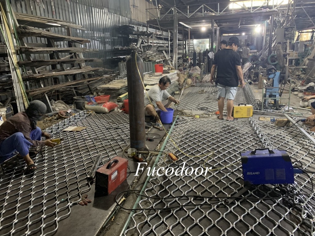 Cửa cuốn mắt võng, mắt lưới, mắt cáo tại Phú Yên