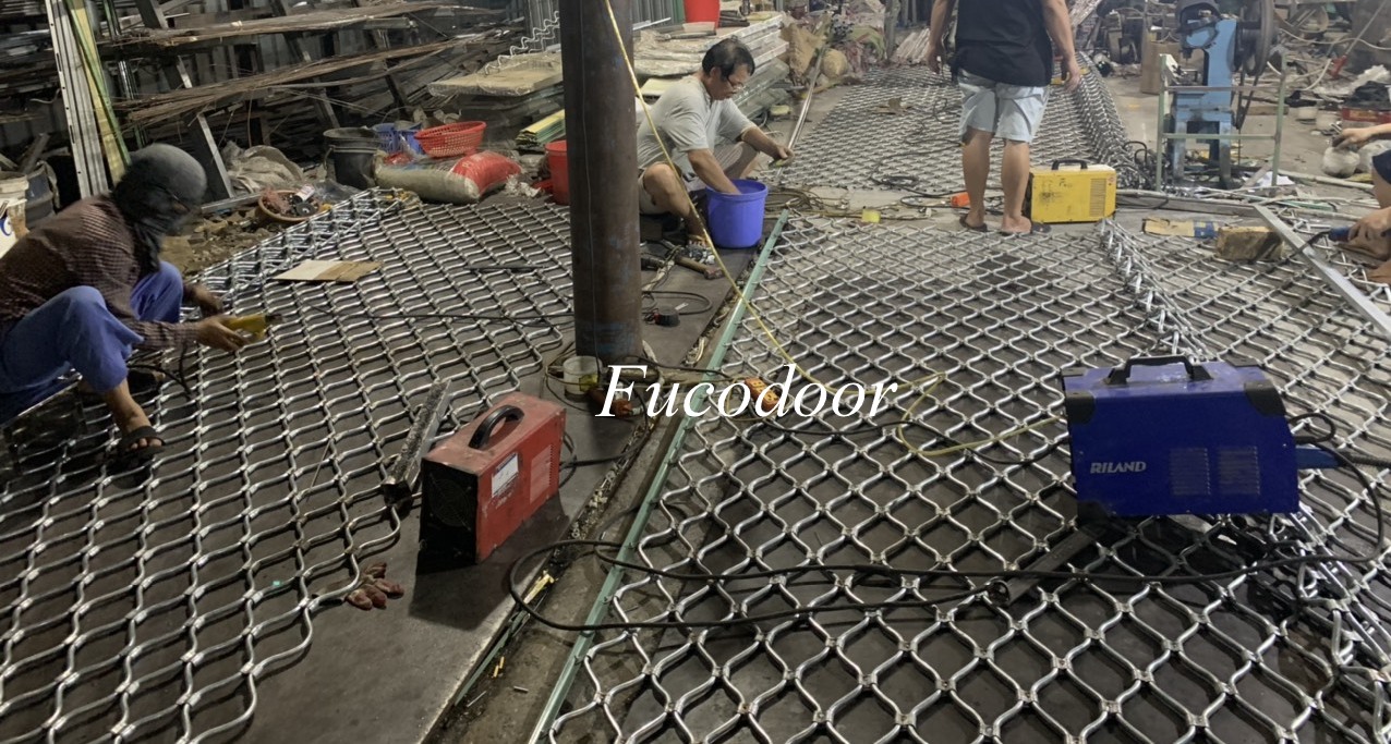 Giá cửa cuốn lưới