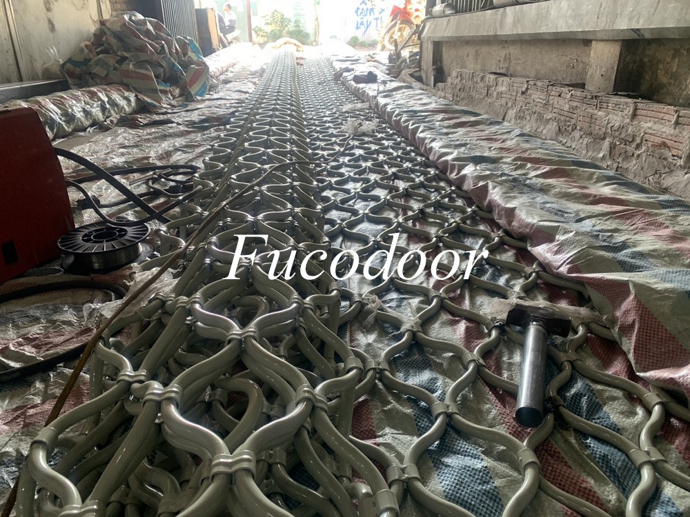  Cửa cuốn lưới thép mắt võng
