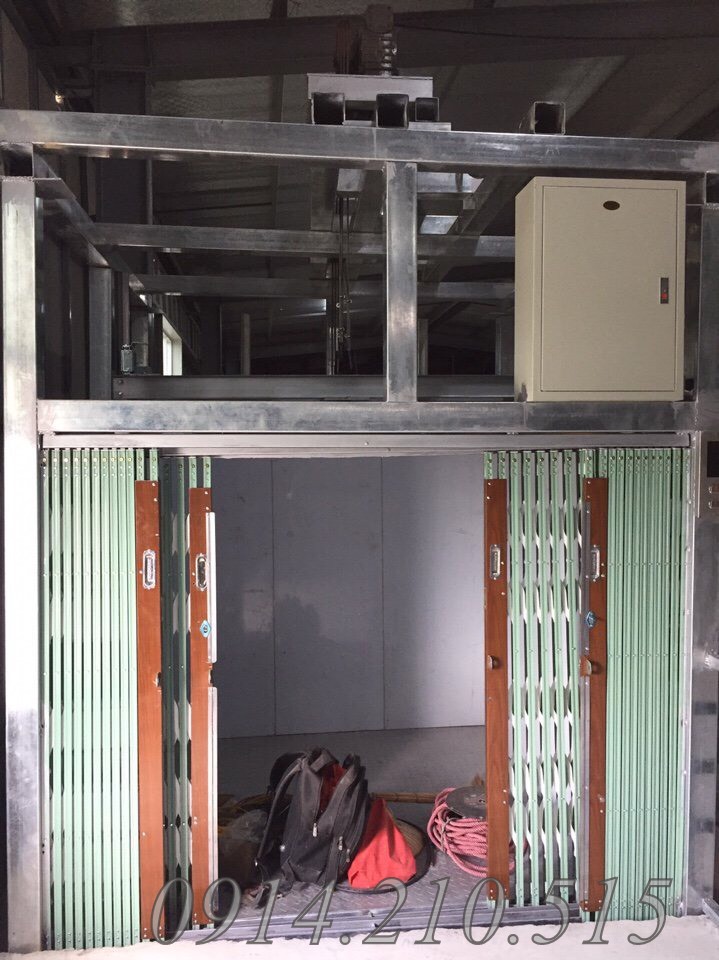 Cửa xếp thang máy