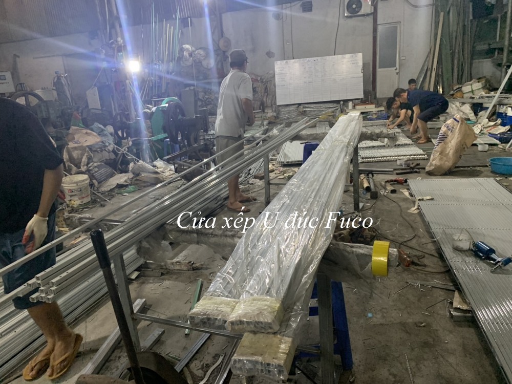 Cách làm cửa xếp inox, cửa xếp inox Fuco