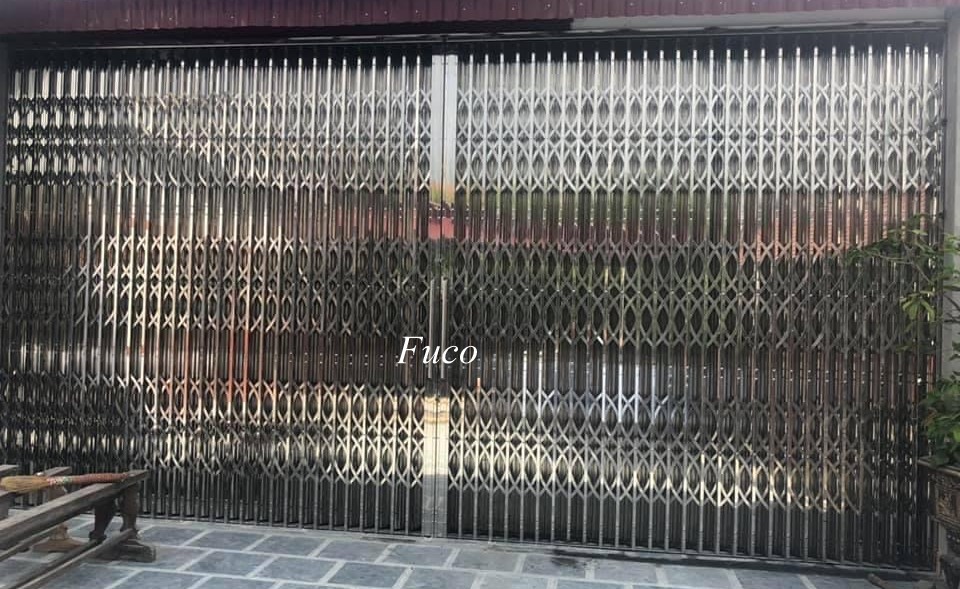 Mẫu cửa xếp inox đẹp có lá