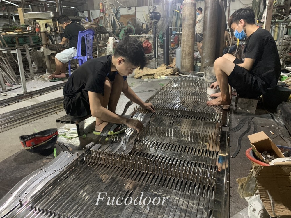 Cửa xếp INOX hộp 20x20 INOX 304 có lá