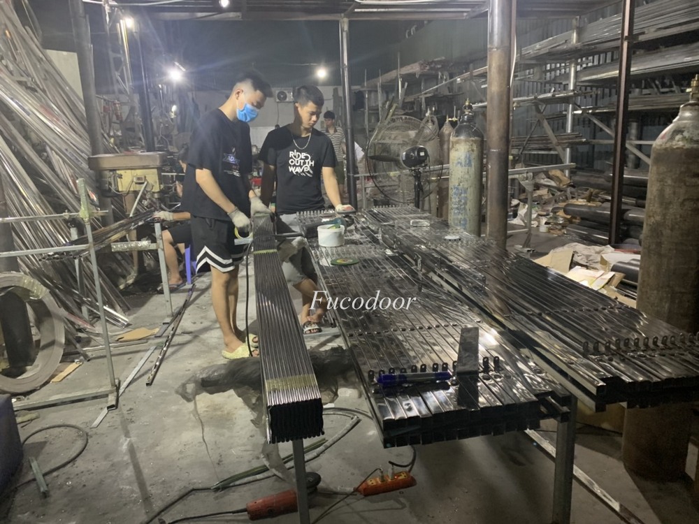 Cửa xếp INOX hộp 20x20 INOX 304 có lá