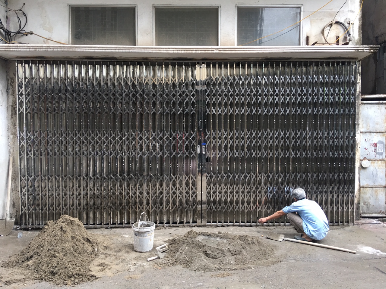 Cửa xếp INOX hộp 20x20 INOX 304 có lá