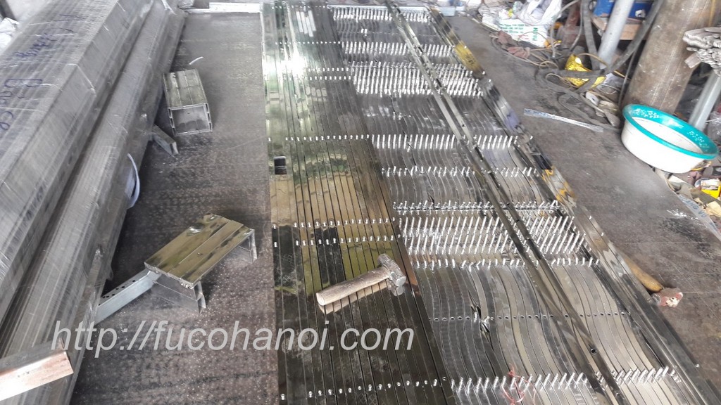Cửa xếp thang máy