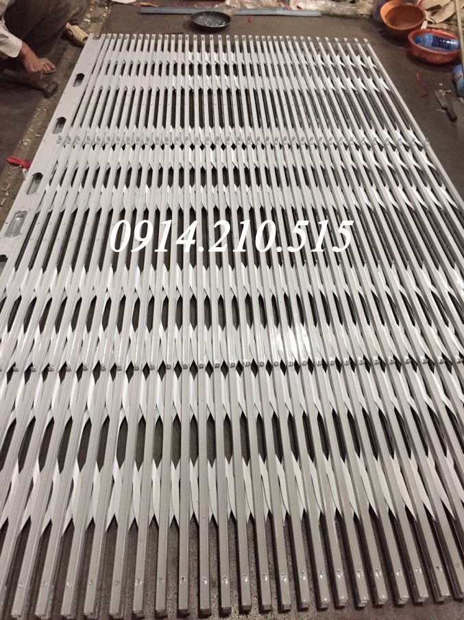 Cửa xếp thang máy