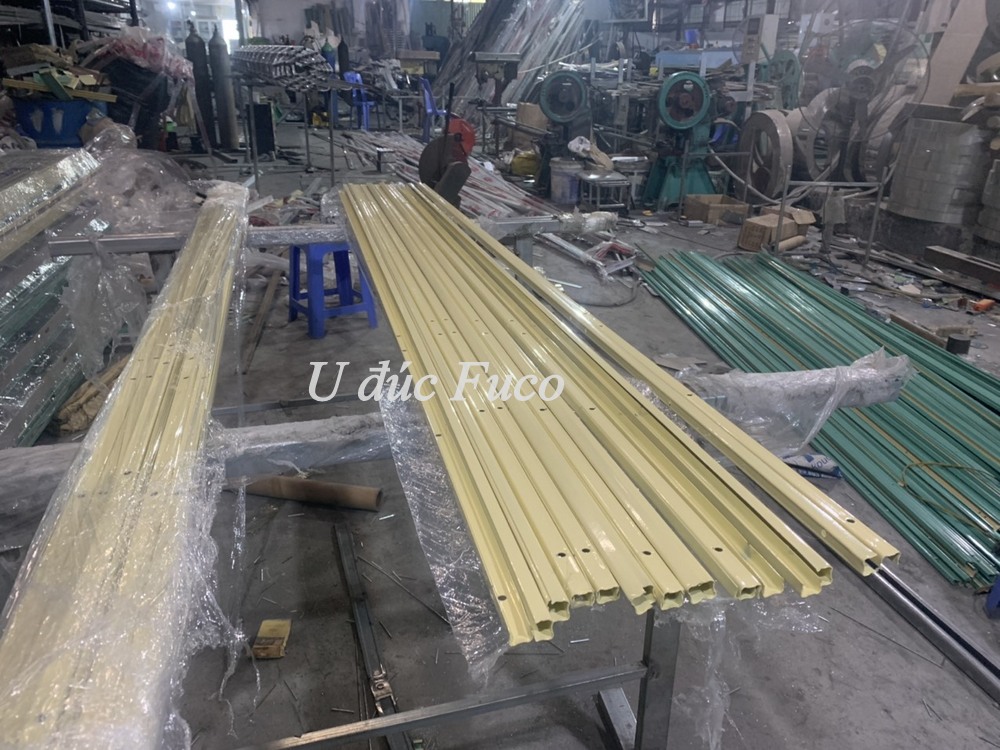 Cửa xếp thang máy