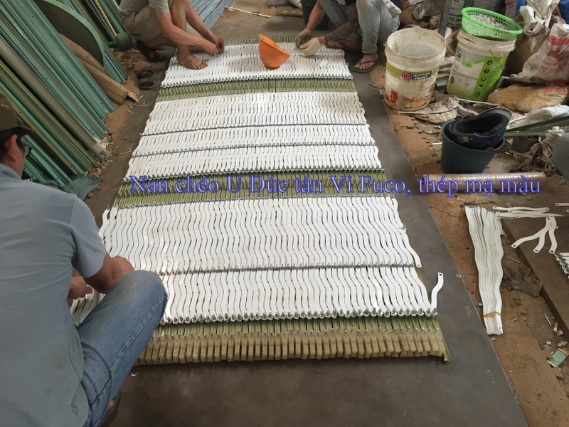 Cửa xếp U Đúc thép mạ màu