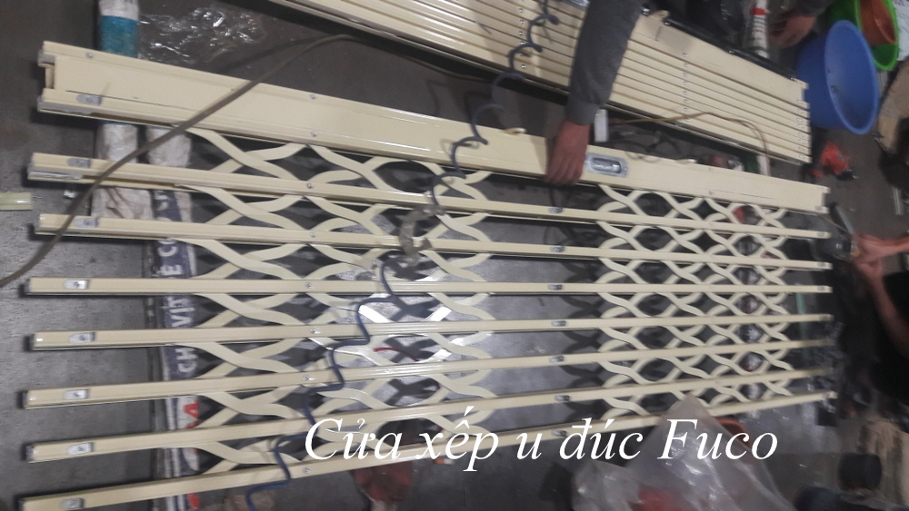 Làm cửa xếp u đúc  fuco