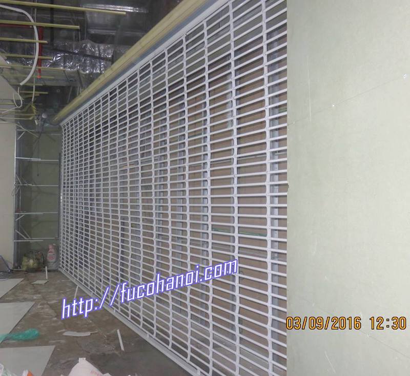 Cửa cuốn song ngang sơn tĩnh điện. Sơn tĩnh điện: Độ dầy 1.1ly, ống Ø 19 hoặc hộp vuông 20x20 Mầu sắc tùy chọn( đã có ray, trục)