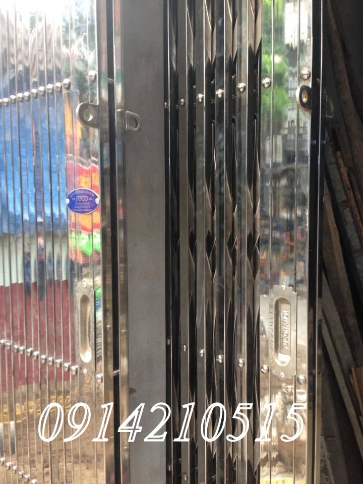 Đinh tán, bát khoá, hộp Inox, ray, máng mạ kẽm hoặc INOX. cửa xếp inox kiểu đài loan. cua xep inox dai loan.