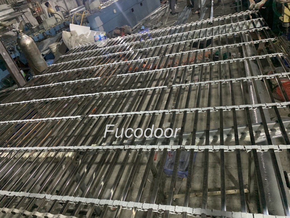 cửa cuốn khớp thoáng 20x20 inox, cửa cuốn khớp thoáng inox 304 tại Hải Phòng
