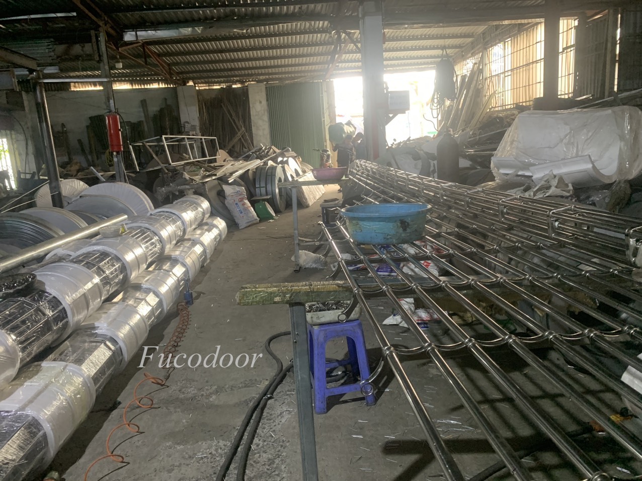 Nhà máy cửa cuốn song ngang ống tròn INOX phi 19