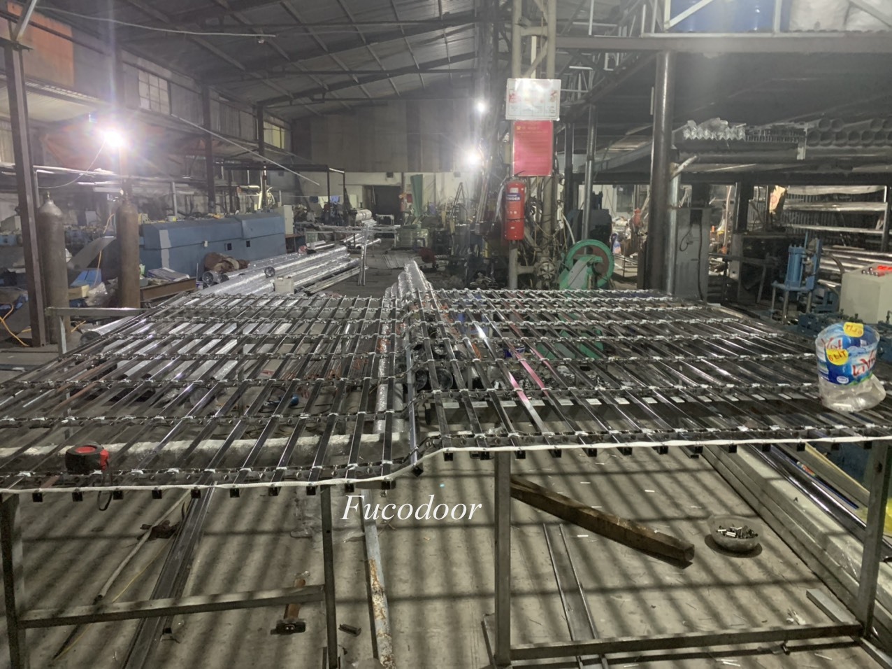 Cửa cuốn lưới song ngang inox vuông, cửa cuốn khớp thoáng 20x20, cửa cuốn khớp thoáng phi 19 tại Đà Nẵng